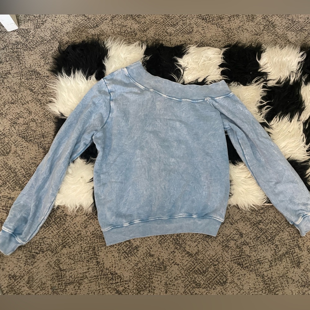 Off the shoulder long sleeve